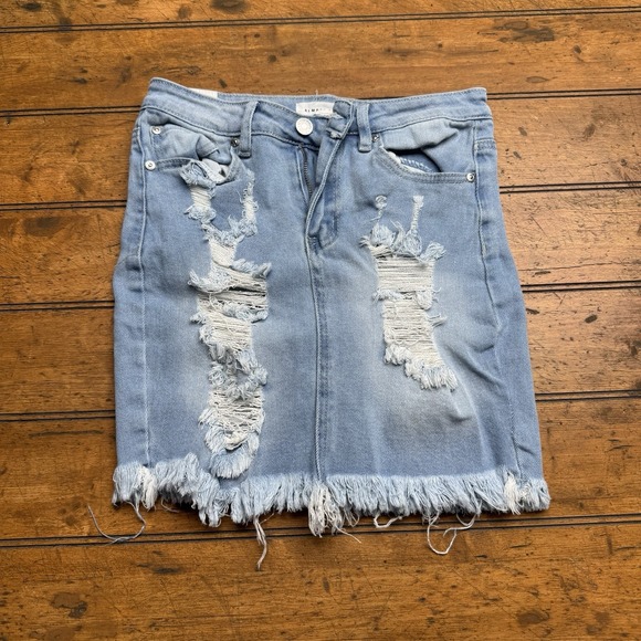 Almost Famous Distressed Denim Jean Denim Skirt Size 3‎ - Picture 1 of 5